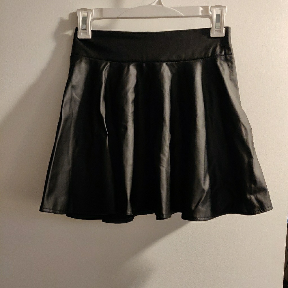 Fux leather skirt